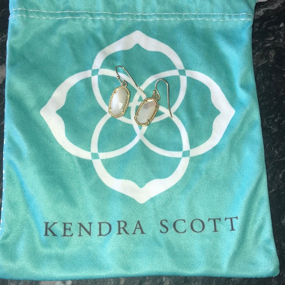 Kendra Scott Lee earring with white ivory stone